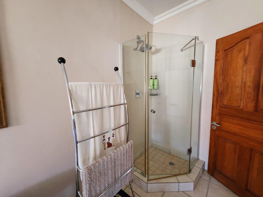 5 Bedroom Property for Sale in Tafelzicht Western Cape